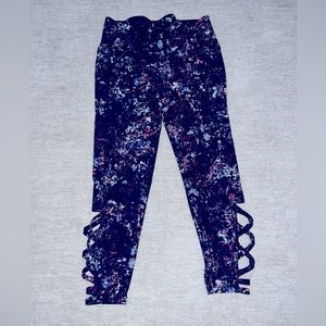 Cute crisscross workout pants in 14/16